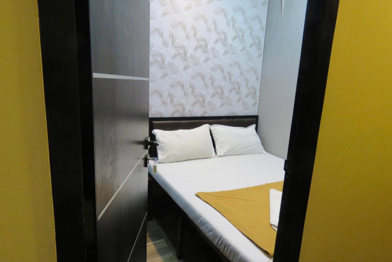 Hotel Shabana - Colaba Causeway Bombaj Zewnętrze zdjęcie