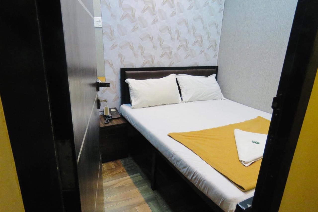 Hotel Shabana - Colaba Causeway Bombaj Zewnętrze zdjęcie