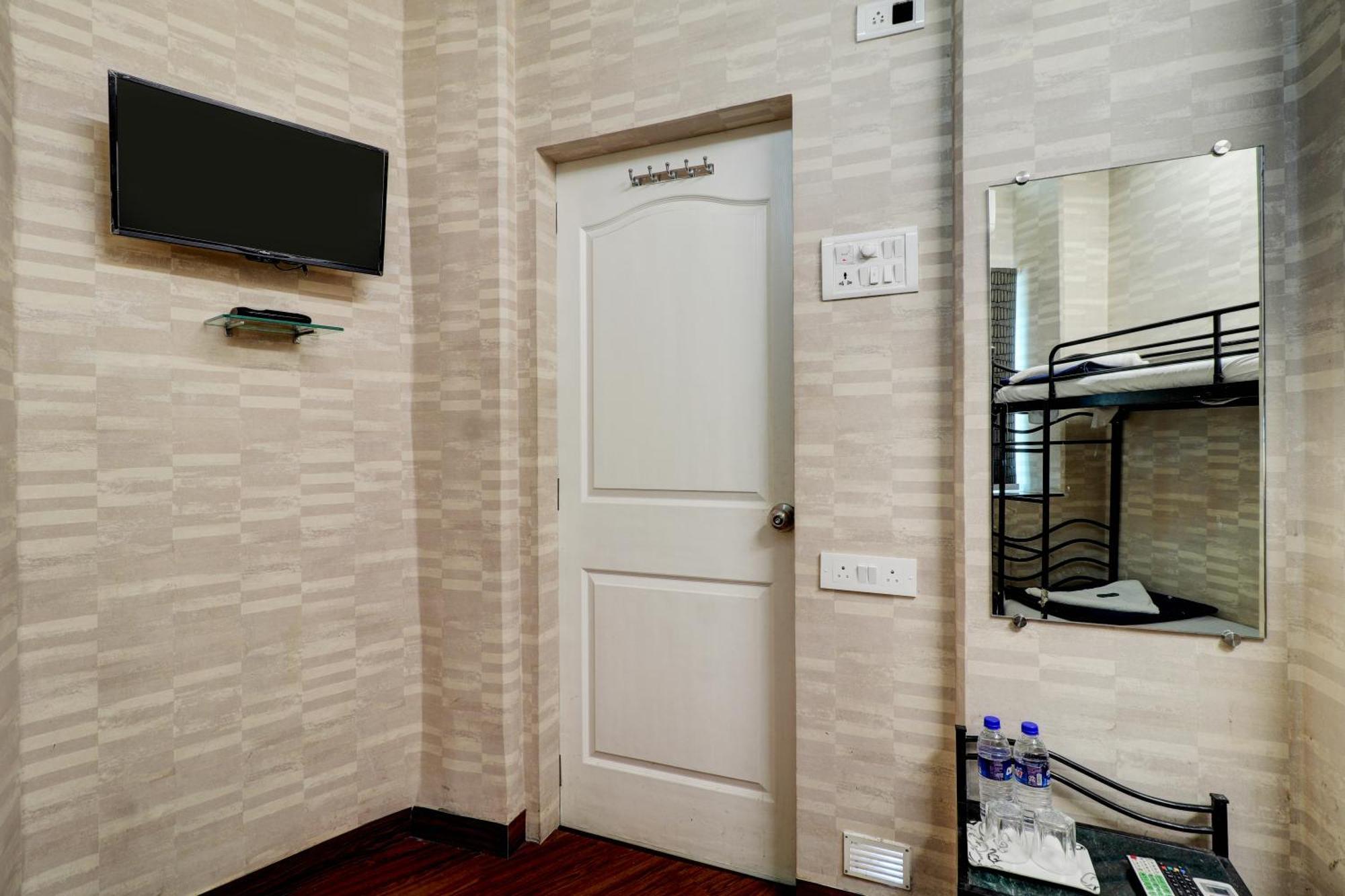Hotel Shabana - Colaba Causeway Bombaj Zewnętrze zdjęcie