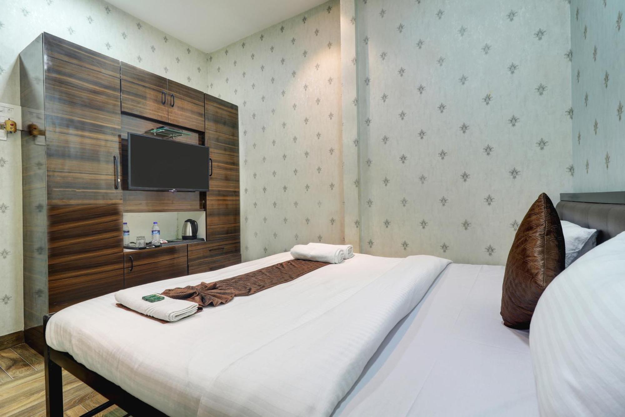 Hotel Shabana - Colaba Causeway Bombaj Zewnętrze zdjęcie