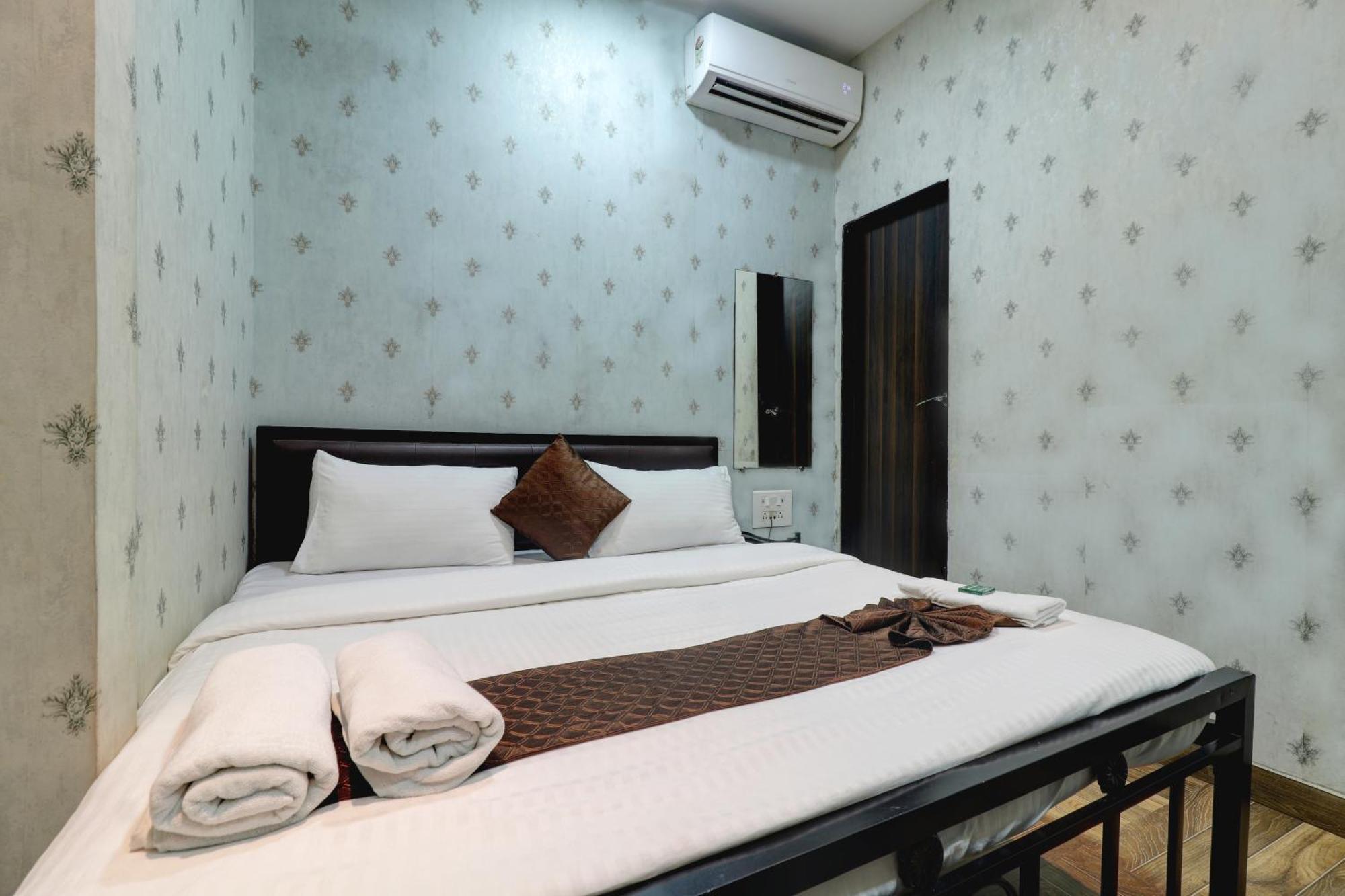 Hotel Shabana - Colaba Causeway Bombaj Zewnętrze zdjęcie