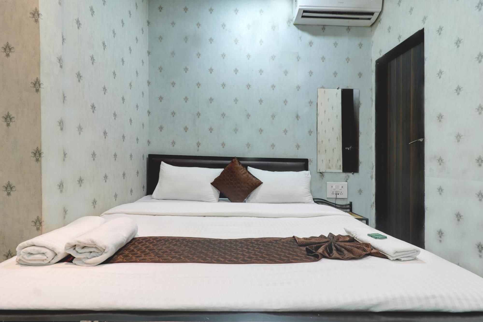 Hotel Shabana - Colaba Causeway Bombaj Zewnętrze zdjęcie