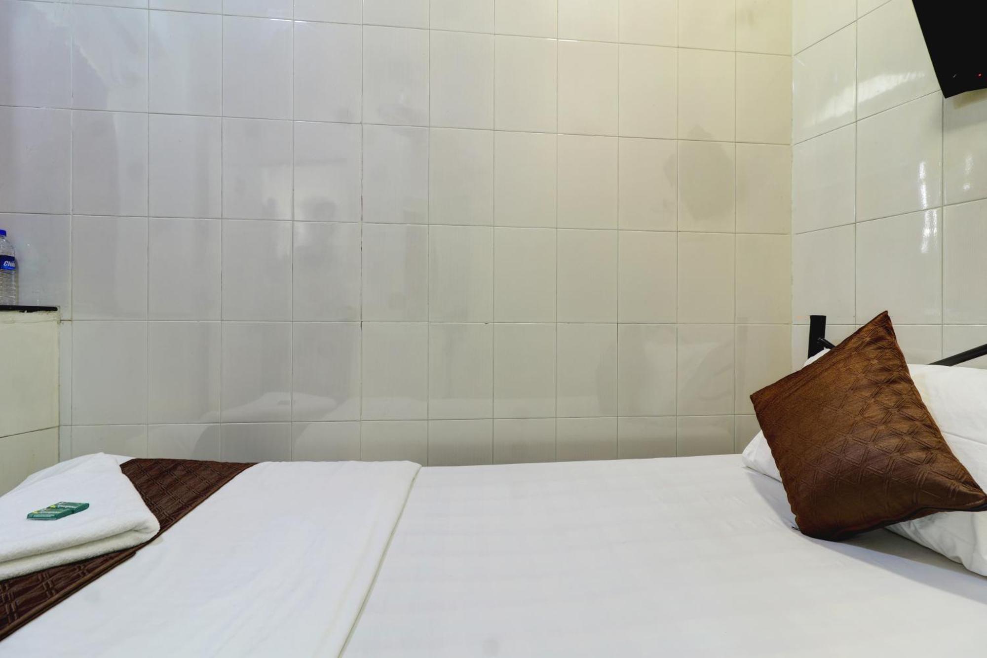 Hotel Shabana - Colaba Causeway Bombaj Zewnętrze zdjęcie