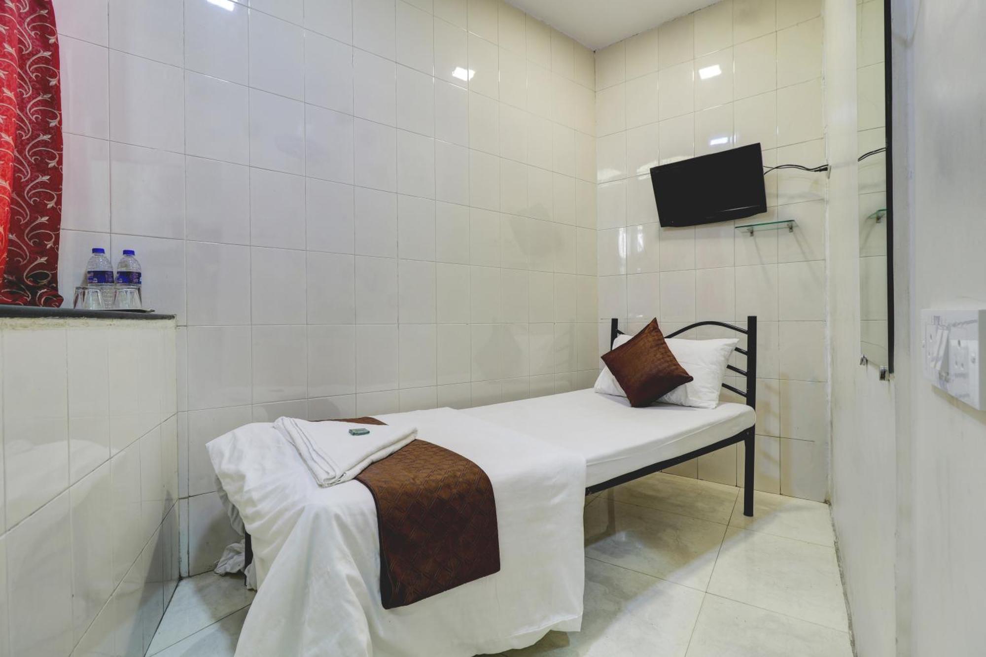 Hotel Shabana - Colaba Causeway Bombaj Zewnętrze zdjęcie