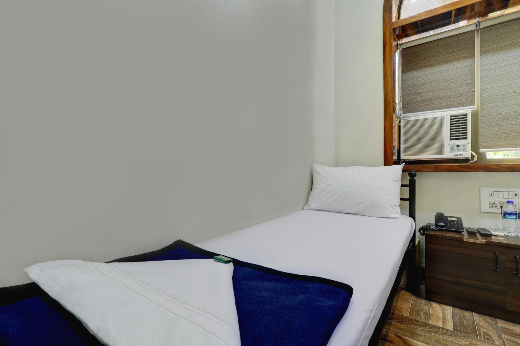 Hotel Shabana - Colaba Causeway Bombaj Zewnętrze zdjęcie