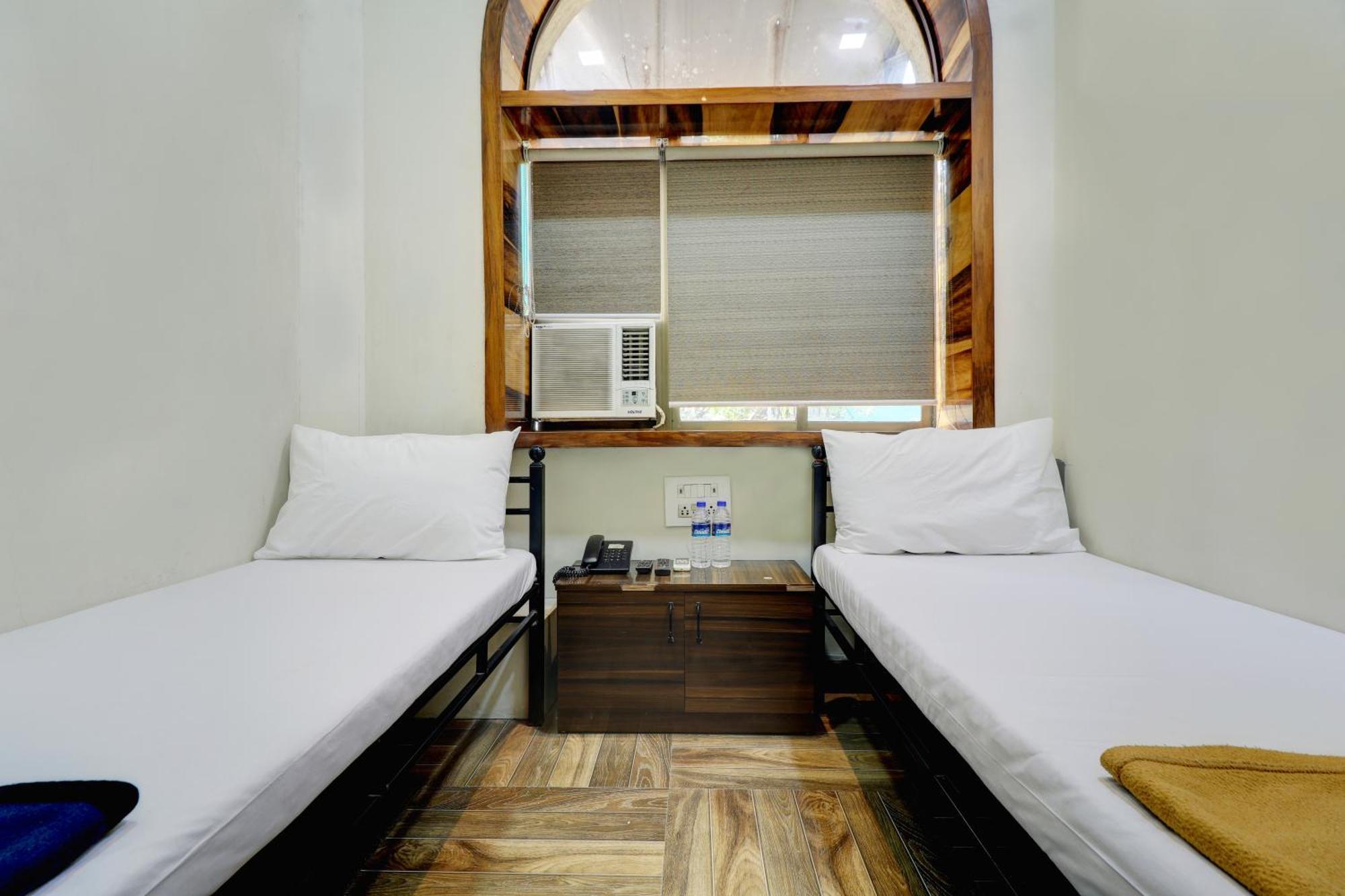 Hotel Shabana - Colaba Causeway Bombaj Zewnętrze zdjęcie