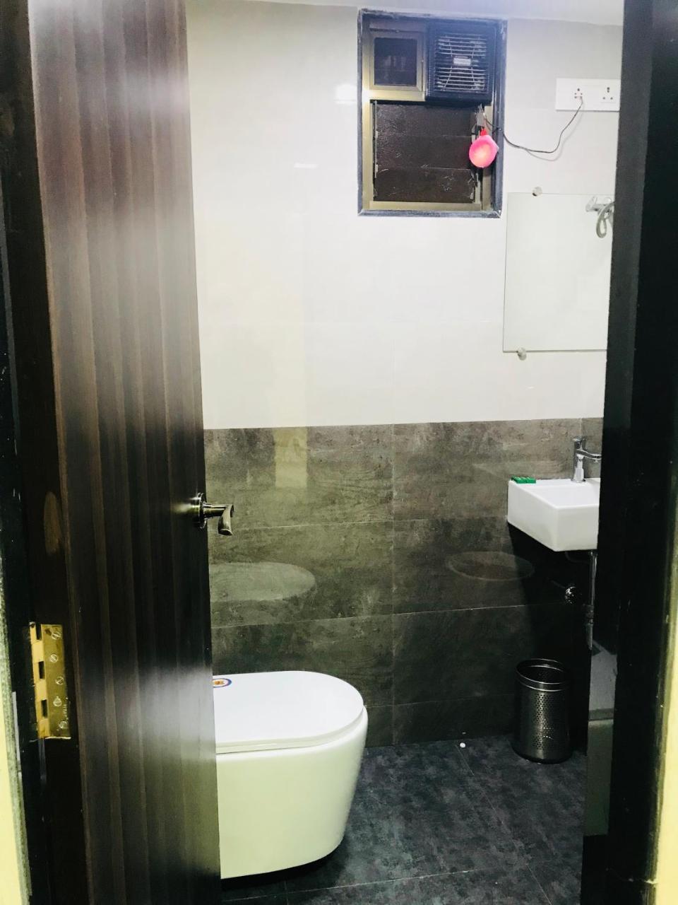 Hotel Shabana - Colaba Causeway Bombaj Zewnętrze zdjęcie