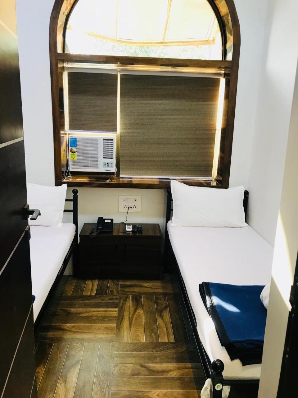 Hotel Shabana - Colaba Causeway Bombaj Zewnętrze zdjęcie