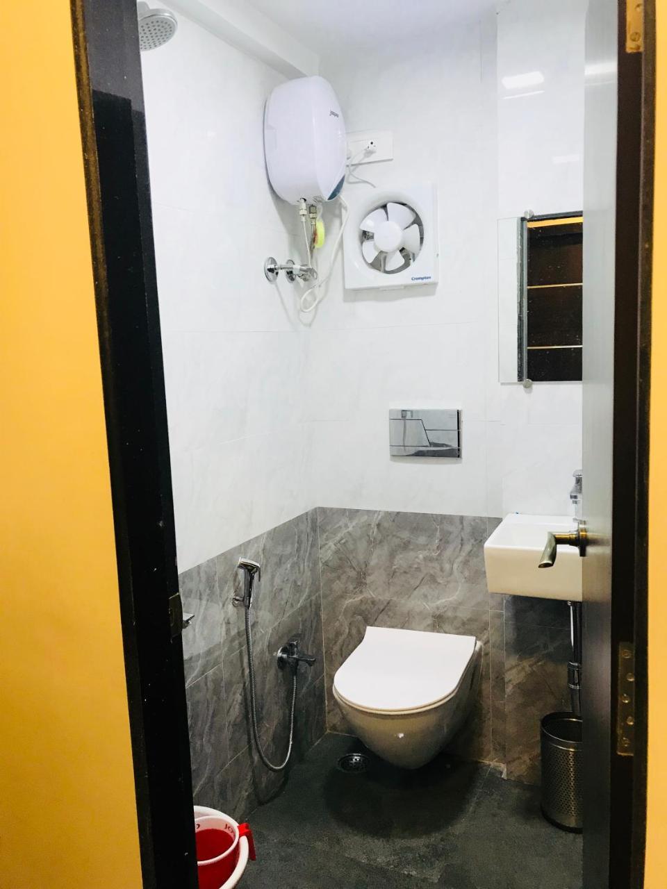 Hotel Shabana - Colaba Causeway Bombaj Zewnętrze zdjęcie