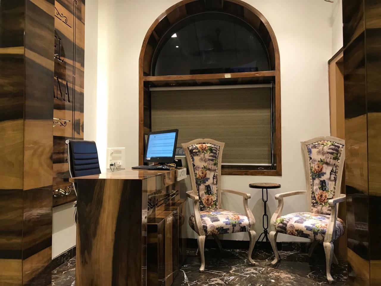 Hotel Shabana - Colaba Causeway Bombaj Zewnętrze zdjęcie
